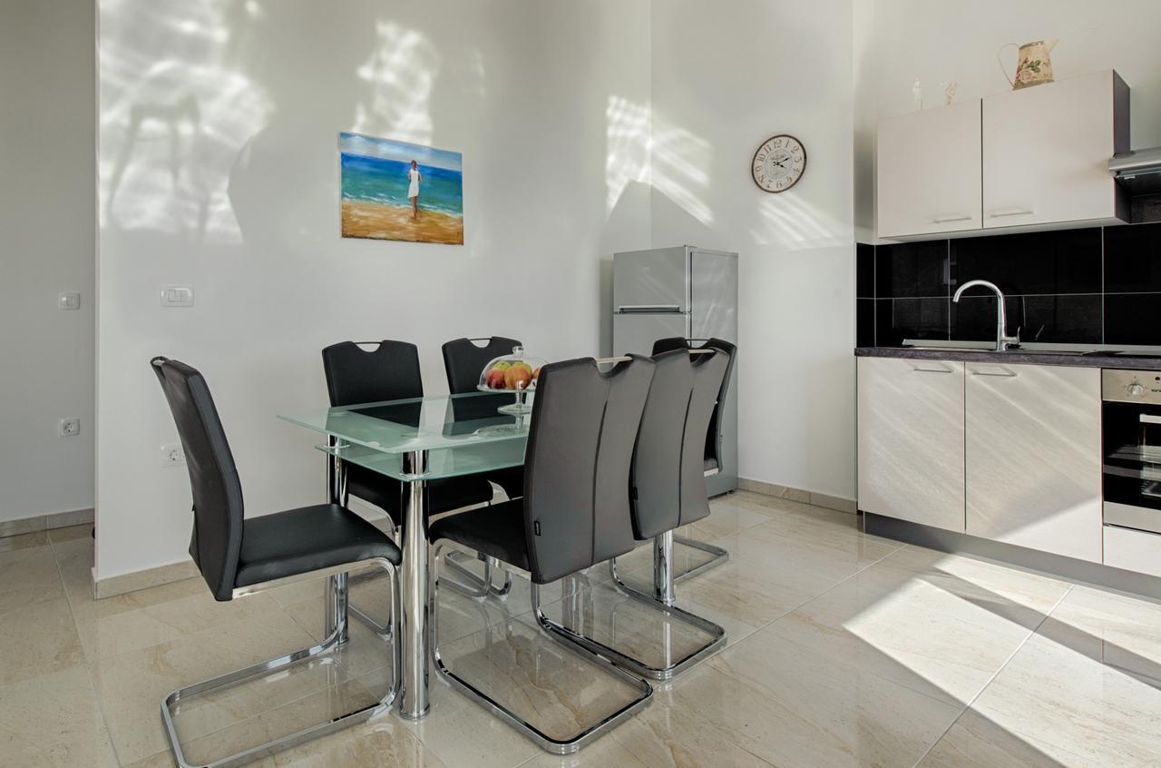 Cezar Luxury Apartment Омиш Экстерьер фото
