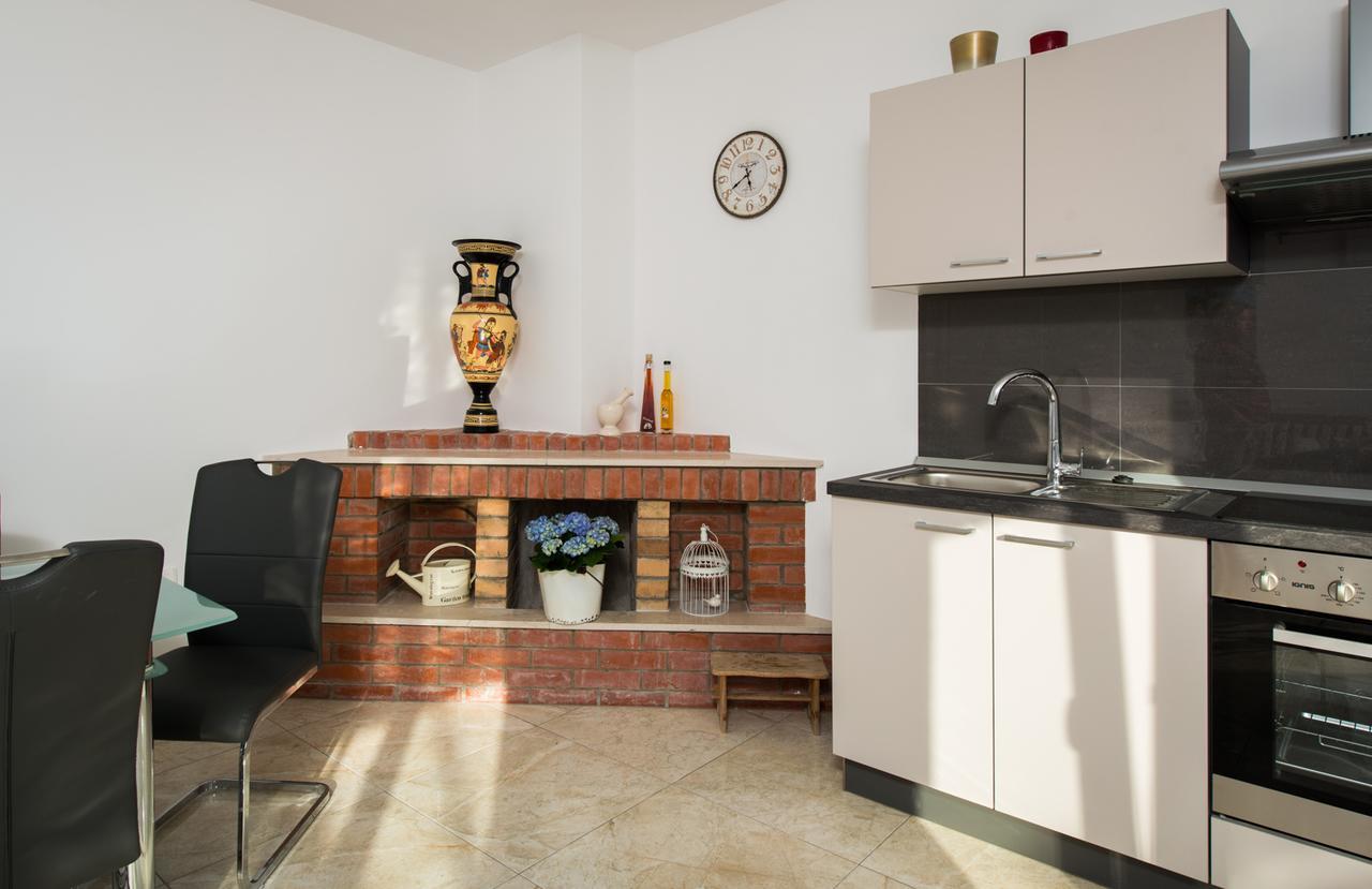 Cezar Luxury Apartment Омиш Экстерьер фото