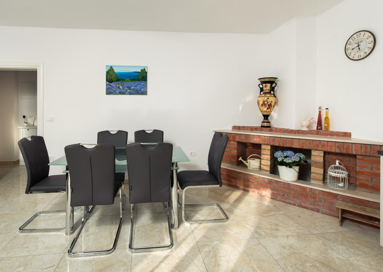 Cezar Luxury Apartment Омиш Экстерьер фото