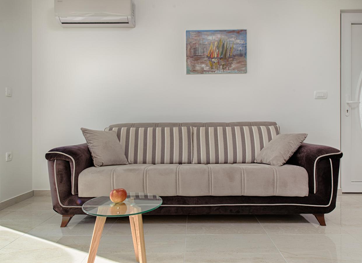 Cezar Luxury Apartment Омиш Экстерьер фото